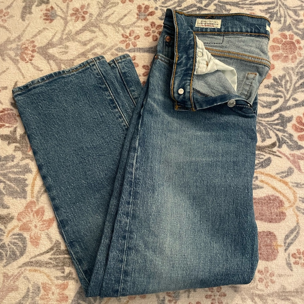 Levi's Wedgie Straight Medium Wash Jeans, Size 26